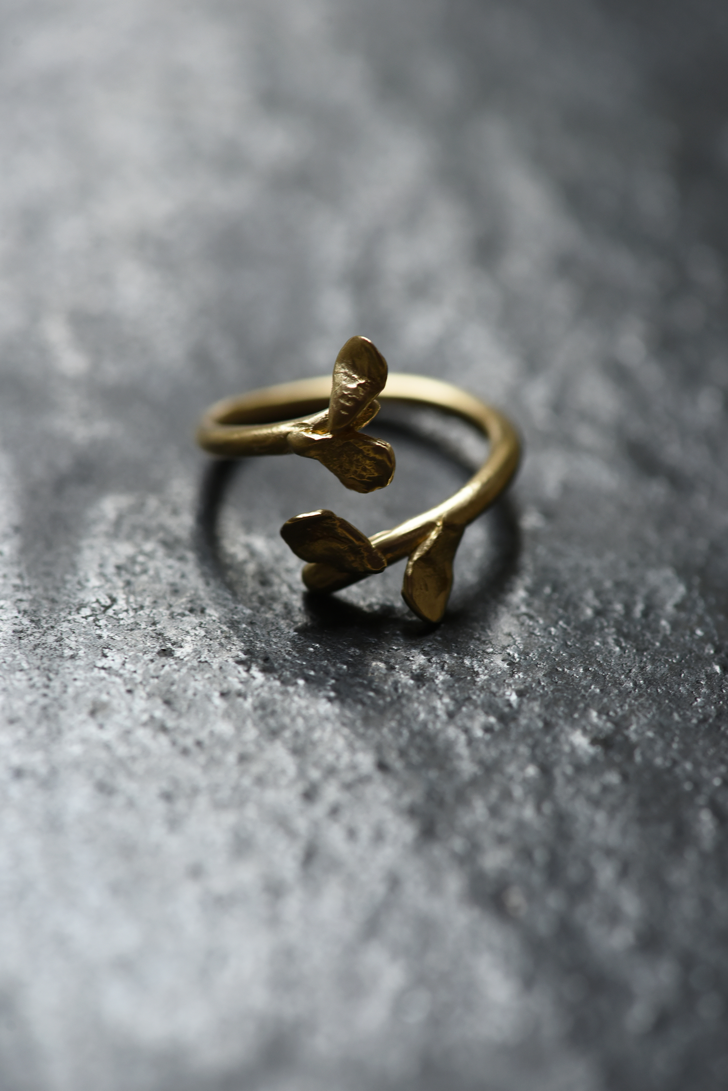Open Leaf Brass Ring