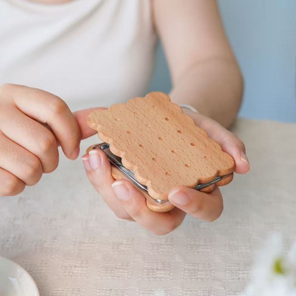 Biscuit Pocket Mirror – Beech Wood