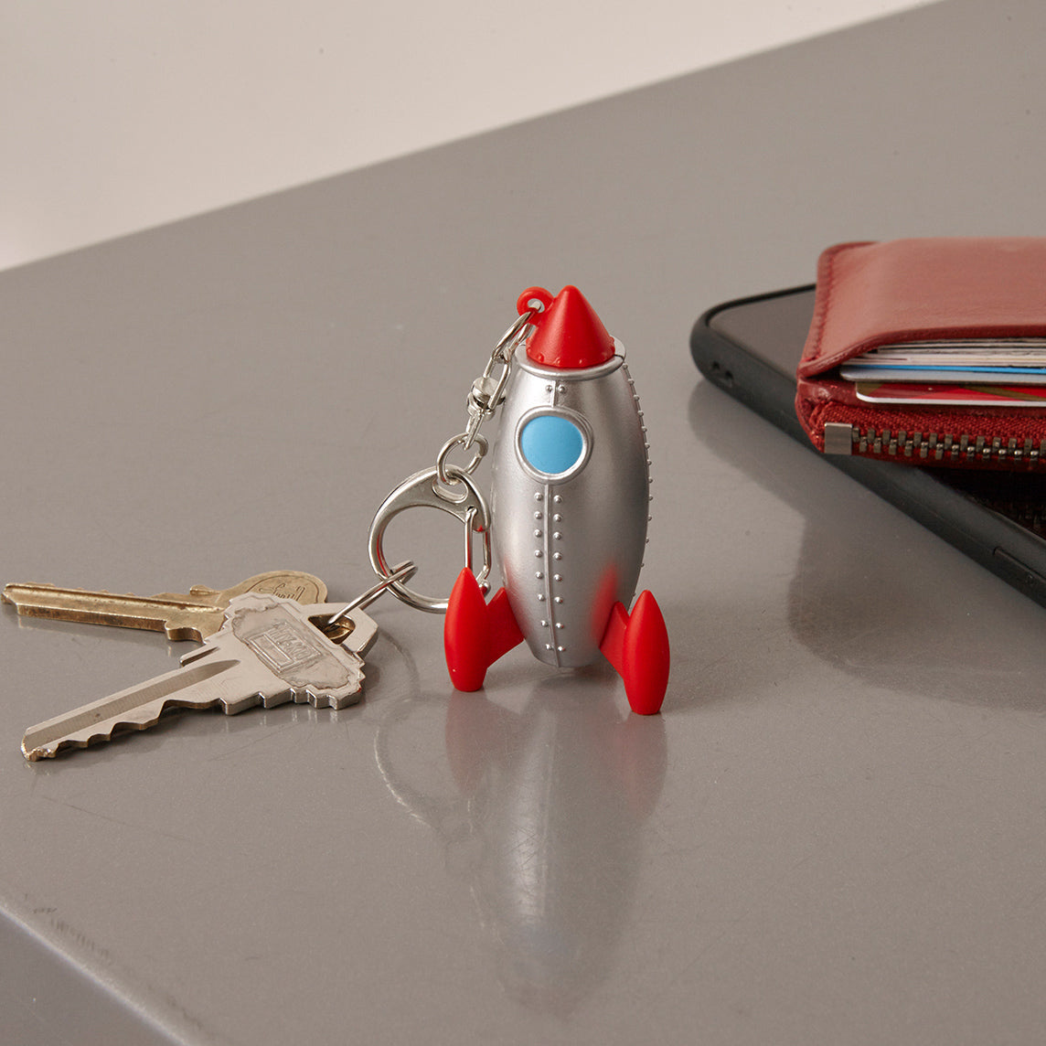 Rocket LED & Sound Keychain Kikkerland