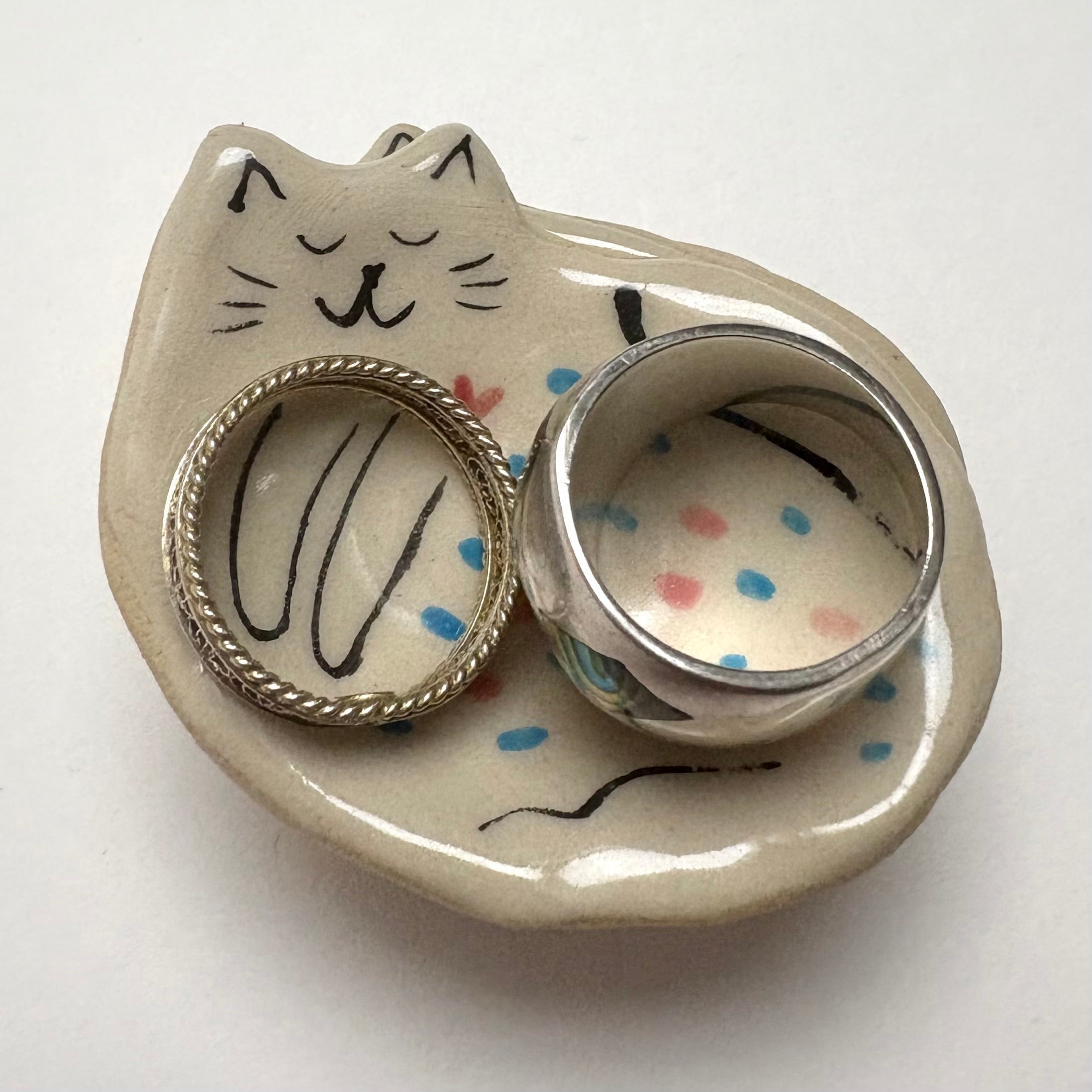Tiny Handcrafted Ceramic Cat Dish – Creamy Glaze Spotted