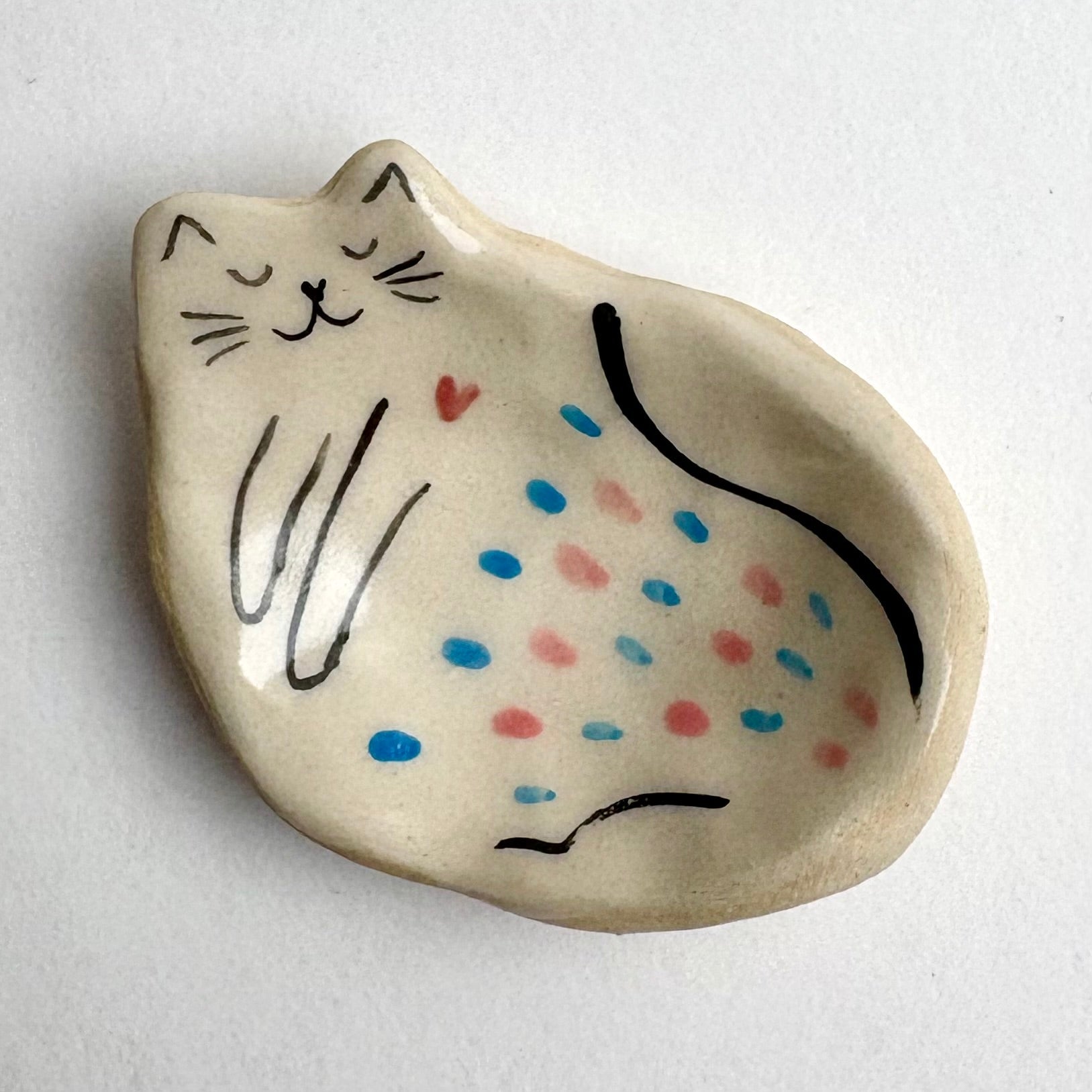 Tiny Handcrafted Ceramic Cat Dish – Creamy Glaze Spotted