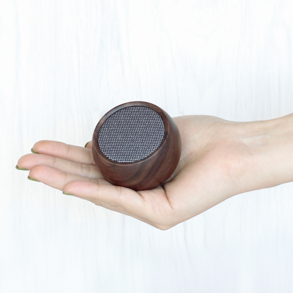 Tumbler Selfie Speaker - Walnut